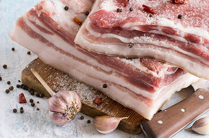 Как вкусно засолить сало в домашних условиях: 10 необычных рецептов