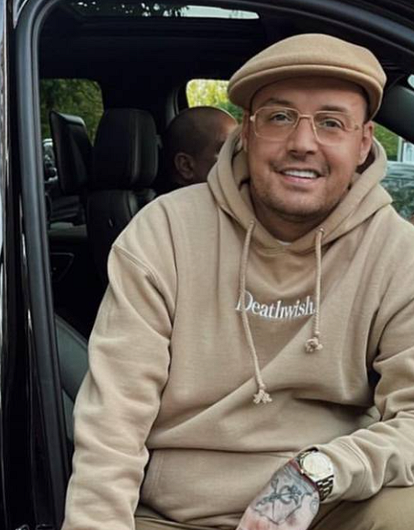 «Давно не виделись»: Гуф высмеял интимные фото Айзы