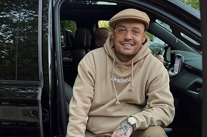 «Давно не виделись»: Гуф высмеял интимные фото Айзы