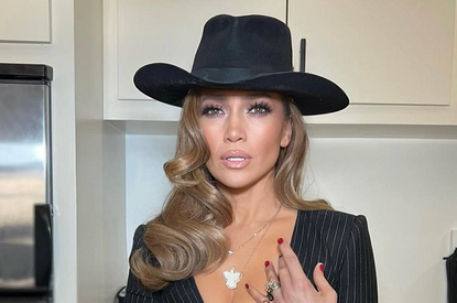 Дженнифер Лопес похвасталась роскошными формами (фото)