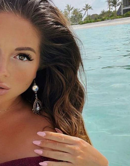 Нюша впервые показала лицо сына (фото)