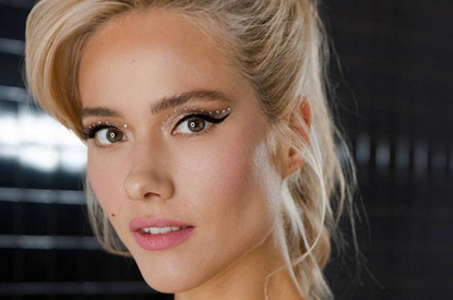 Юлия Паршута обнажила грудь (фото)