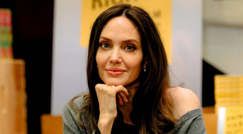 Анджелина Джоли впервые за долгое время вышла в свет