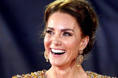 Кейт Миддлтон примерила яркое платье