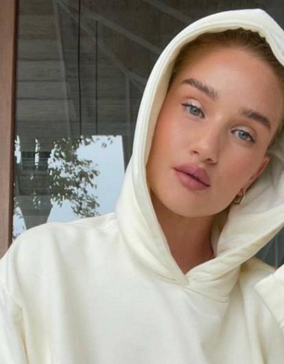 Роузи Хантингтон-Уайтли впервые после родов снялась в откровенной фотосессии