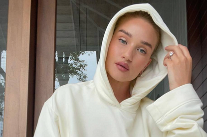 Роузи Хантингтон-Уайтли впервые после родов снялась в откровенной фотосессии