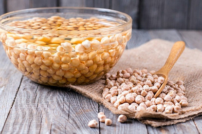 5 продуктов, которые стоит замочить перед готовкой (это улучшает не только вкус)