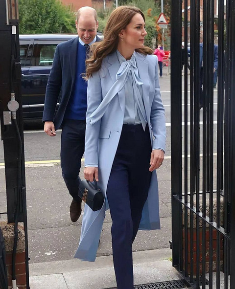 Голубое пальто и блузка: новый выход Кейт Миддлтон
