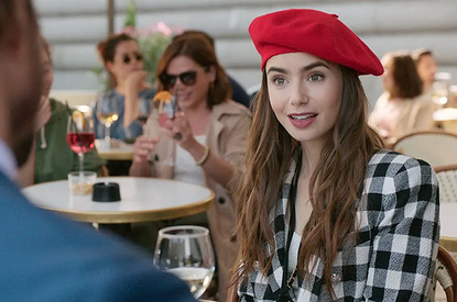 Яркий берет как из Эмили в Париже: ищем лучшие у российских брендов