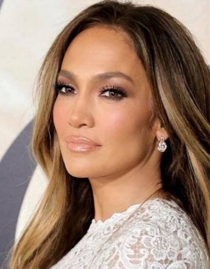 Дженнифер Лопес опубликовала откровенные фото