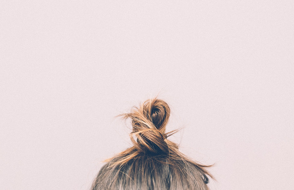 Ломкие волосы: 10 причин и способов лечения