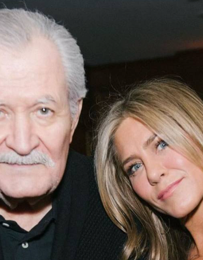 «Буду любить тебя до конца времен»: Дженнифер Энистон сообщила о смерти отца