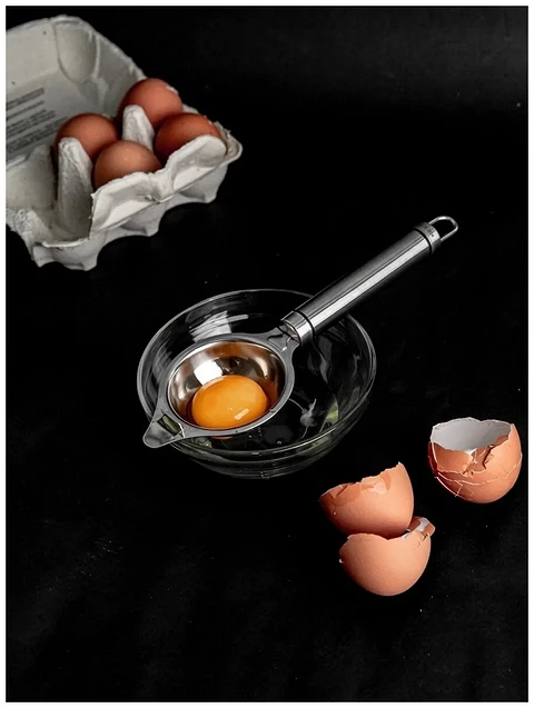 Отделить белки от желтков для бисквита или безе — больше не проблема с таким удобным разделителем. Разбей яйцо в центр сепаратора, белок вытечет в емкость через прорези в чашке. Можно мыт...