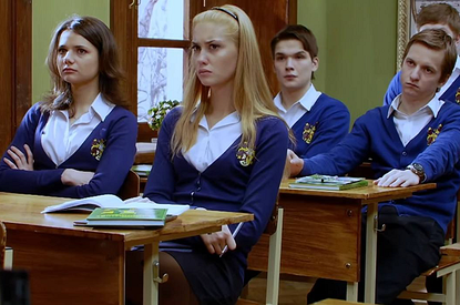 Агата Муцениеце повторила образ своей героини из «Закрытой школы»