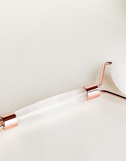 Массажер для лица роликовый: какие бывают, зачем нужны и как пользоваться