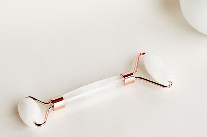 Массажер для лица роликовый: какие бывают, зачем нужны и как пользоваться