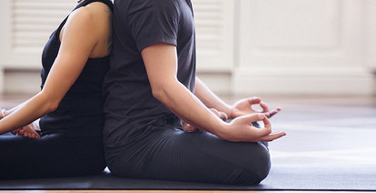 Йога для двоих: 11 парных асан, которые укрепят ваши отношения