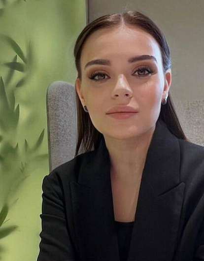 Аделина Сотникова впервые показала фигуру после родов