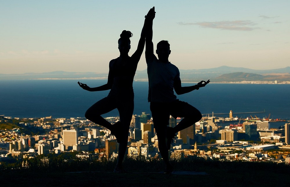 Йога для двоих: 11 парных асан, которые укрепят ваши отношения