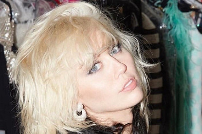 Майли Сайрус: что звезду связывало с сыном Арнольда Шварценеггера и с кем она встречается сегодня