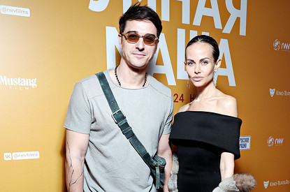 Бондаренко в обнимку с женой, беременная Ангарская и другие звезды на премьере фильма «Умная Маша»