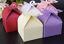 Как красиво упаковать вещь в подарочную бумагу: 4 способа, с которыми справится даже новичок (видео)