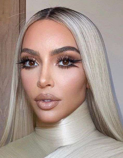 Полный бличинг: что нужно знать о самом звездном тренде в окрашивании волос