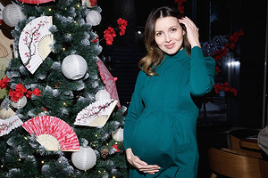 Недавно родившая Катя Гордон, беременная Алеса Качер и другие звезды на женском Public Talk