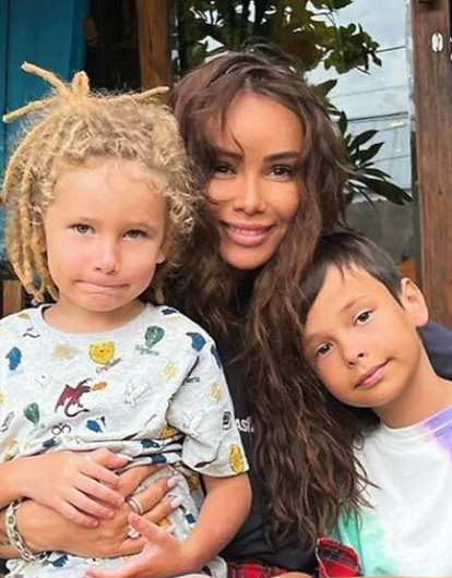 Сыновья Айзы попали в больницу на Бали