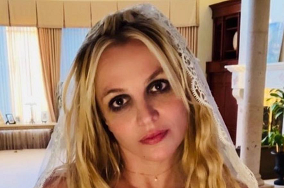 Спустя 22 года: Бритни Спирс повторила свой культовый образ