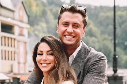 Павел Прилучный экстремально проводит время с беременной женой и детьми