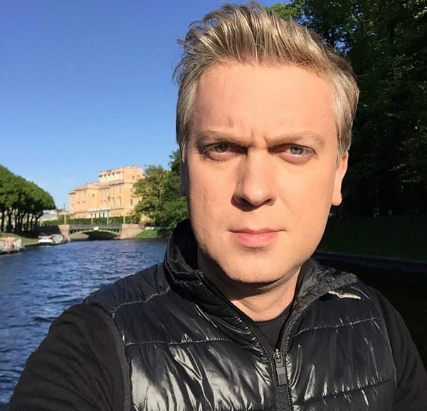Сергею Светлакову — 45: почему не построил спортивную карьеру и развелся с первой женой