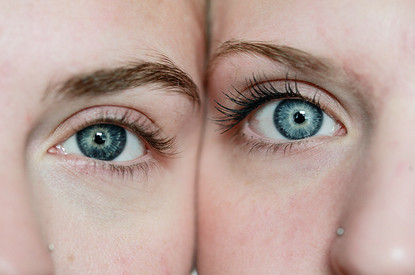 К чему чешется глаз: разбор примет для женщин и мужчин по дням недели