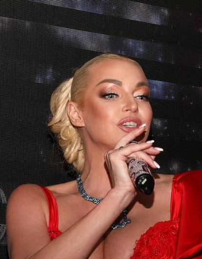 «Вчера с любимым устроили тайную помолвку»: Анастасия Волочкова готовится выйти замуж