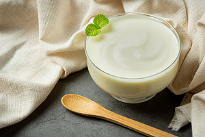 Правильный йогурт: калорийность, состав и еще 5 признаков качественной «молочки»