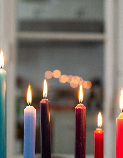 Эзотерика в действии: какие обряды совершают провидицы, астрологи и тарологи в конце года