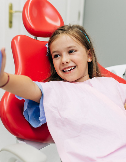 Когда происходит смена зубов, надо ли подрезать уздечку и другие наболевшие вопросы детскому стоматологу