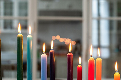 Эзотерика в действии: какие обряды совершают провидицы, астрологи и тарологи в конце года