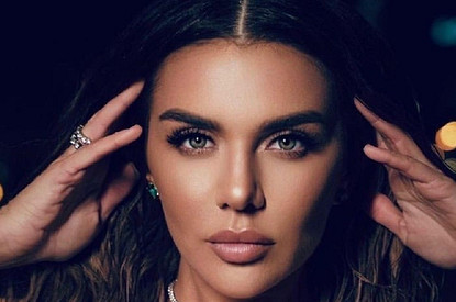 Анне Седоковой — 40: почему перестала общаться с отцом и что вспоминает о «ВИА Гре»