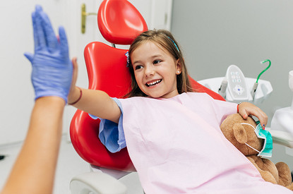 Когда происходит смена зубов, надо ли подрезать уздечку и другие наболевшие вопросы детскому стоматологу