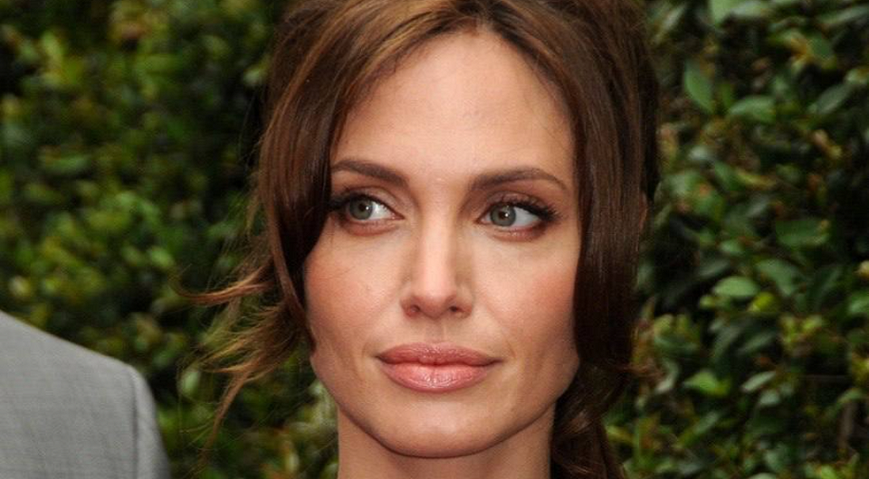 Анджелина Джоли показала фото с дочерью
