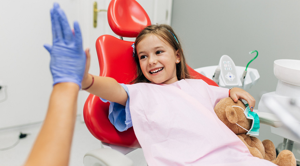 Когда происходит смена зубов, надо ли подрезать уздечку и другие наболевшие вопросы детскому стоматологу