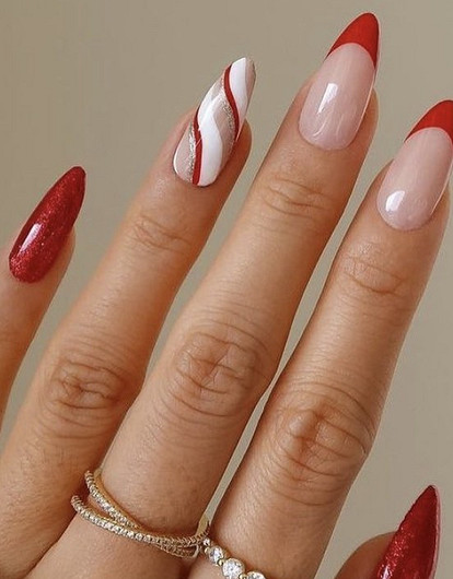 Маникюр на Новый год 2023: 50 идей с фото