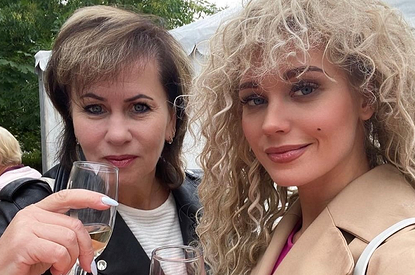 Мама Харламова любезничает с Ковальчук после ссоры с Асмус