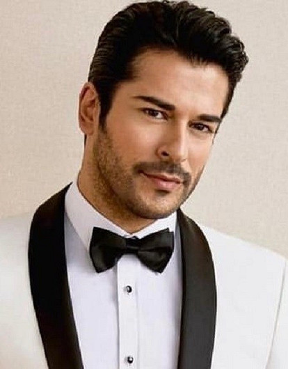 Бурак Озчивит: долгий путь к успеху, знакомство с женой и слухи об изменах