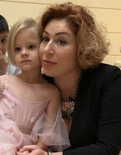 «У Алисы есть проблемы с координацией»: мама Тимати рассказала о внучке