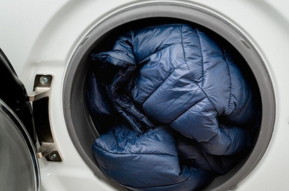 Как правильно стирать куртку в стиральной машине: 8 практичных советов