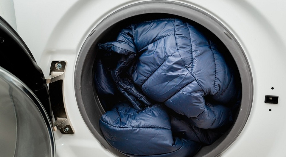 Как правильно стирать куртку в стиральной машине: 8 практичных советов