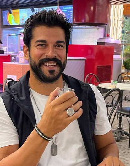 Бурак Озчивит раскрыл пол будущего ребенка