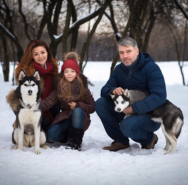 Анна Седокова, Егор Крид и другие звезды рассказали, как встречали Новый год в детстве